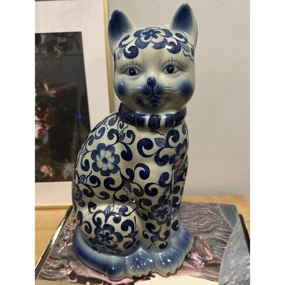 Large Vintage Blue And White Ceramic Cat Chinoiserie Floral Design - Picture 6 of 6